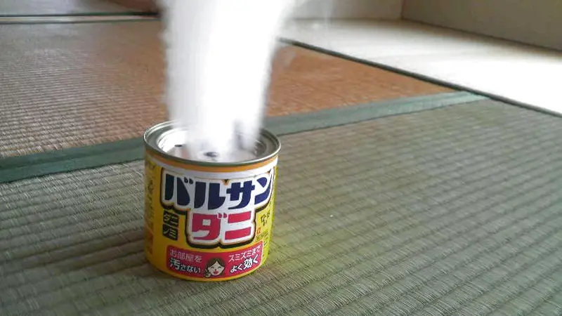 bom khói diệt gián của Nhật